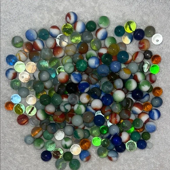 Vintage Glass and plastic Marbles - Picture 4 of 5
